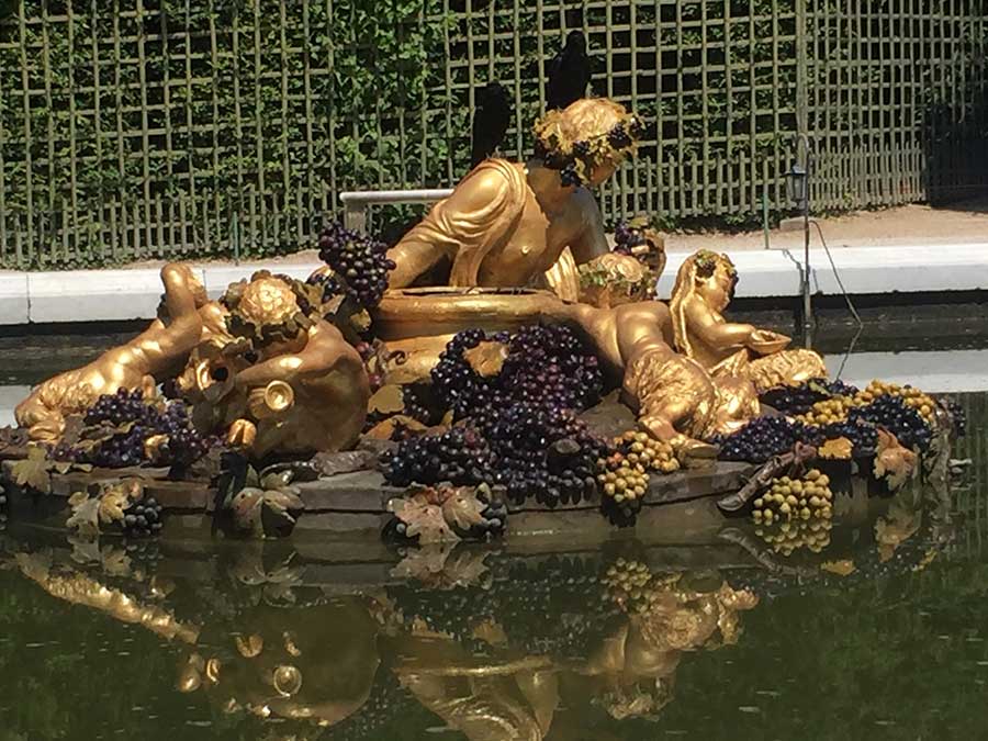 Caption 3 gold statue with nympths with reflection